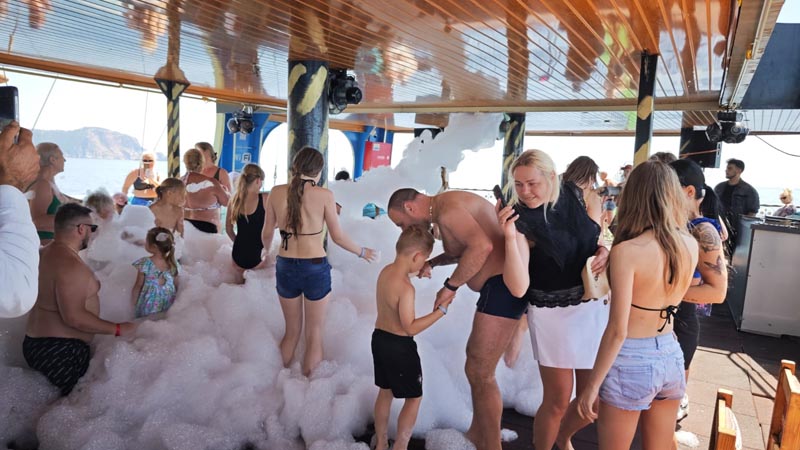 alanya foam party boat trip