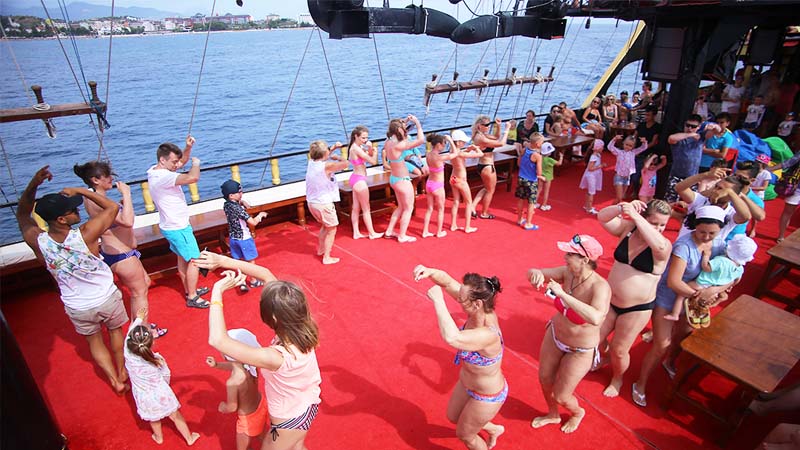alanya pirate boat trip