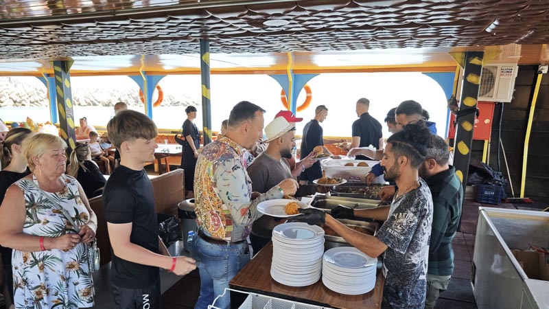 lunch on boat avsallar